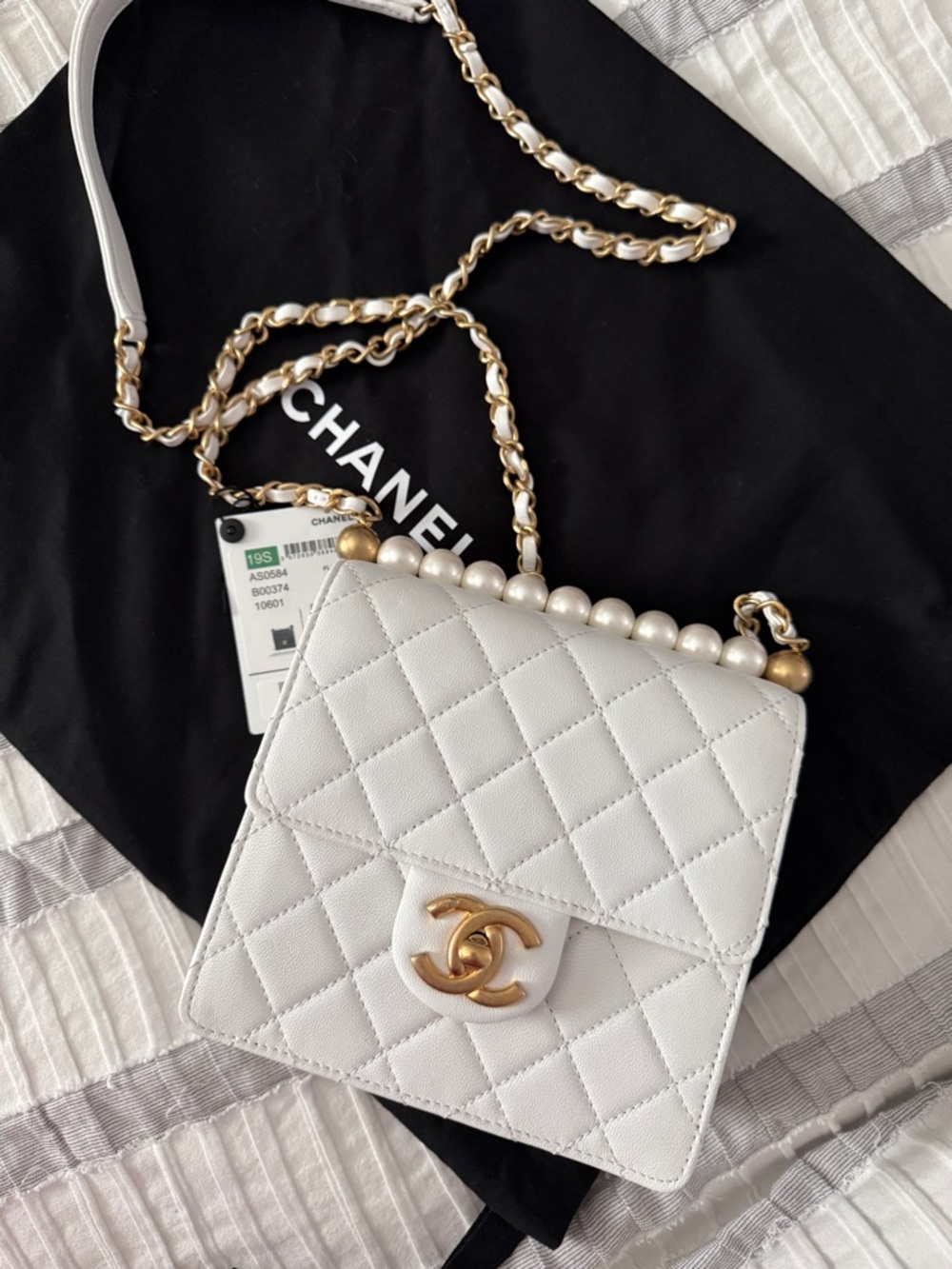CHANEL White Quilted Pearl-Trim Crossbody with Gold Chain